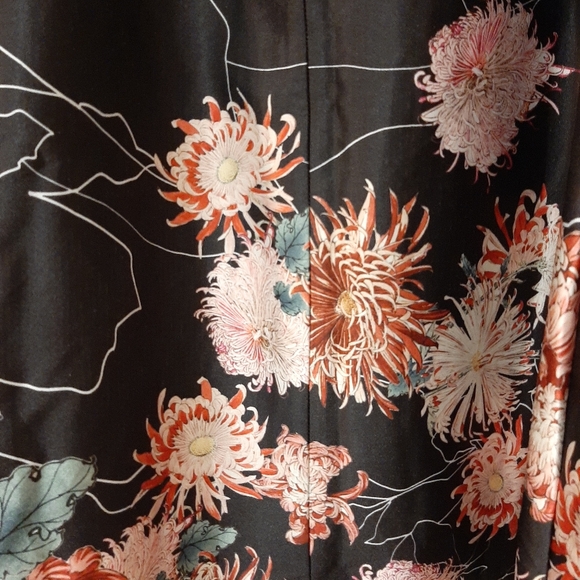 Taking Shape box pleat flowered skirt - 20 - Picture 5 of 5